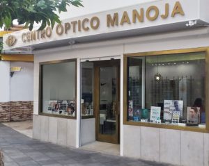 Foto de Fachada de Centro Óptico Manoja